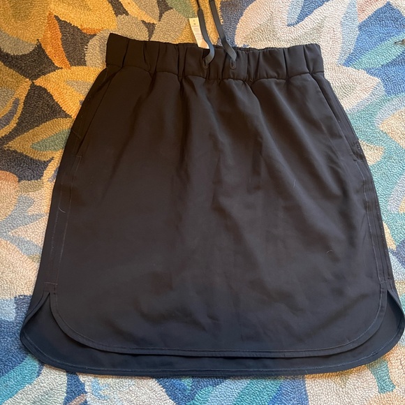 Lululemon on the Fly Skirt, Black, Size 8 - Picture 2 of 4